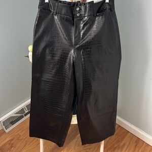 NWT Chicos Sz 8 faux leather wide leg cropped pants